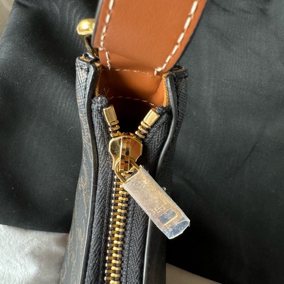 Celine Ava Triomphe in Canvas - Sept 2023 - Picture 7 of 11